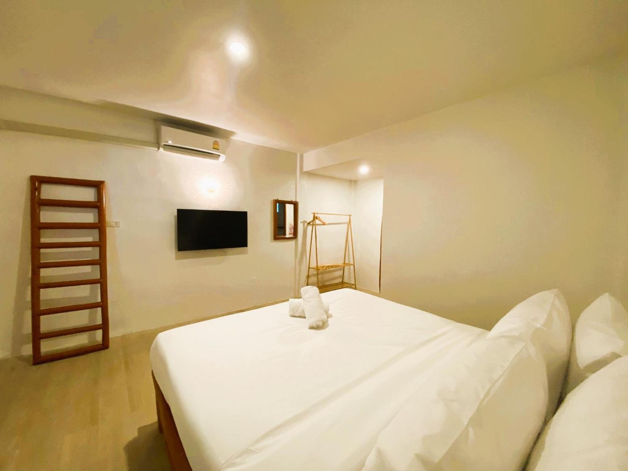 Ubox Samui Hostel - Chaweng Beach Exterior photo